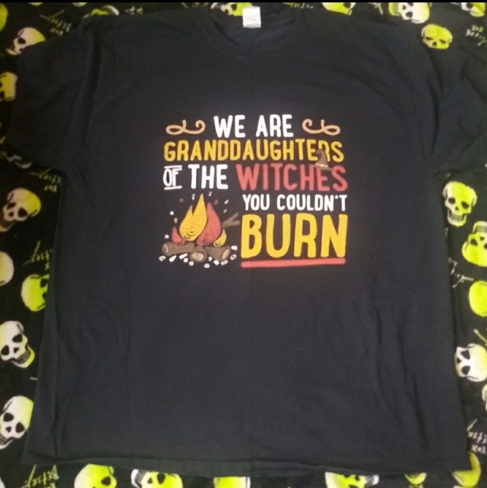 Witchy fem tee